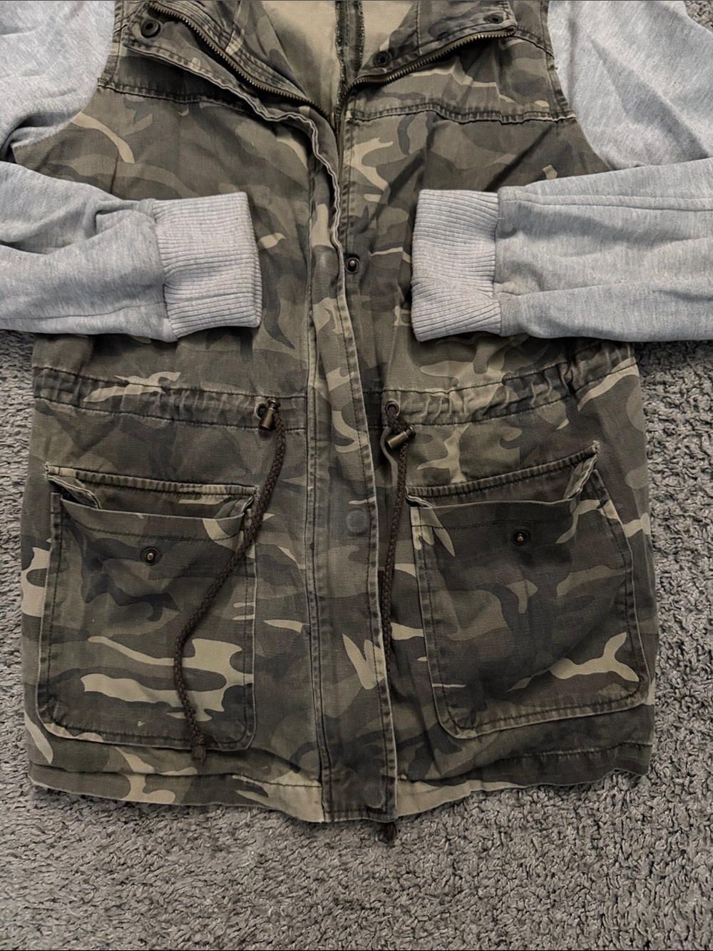 Charlotte Russe Camo Utility Jacket with Light Gray Knit Sleeves - Picture 4 of 8